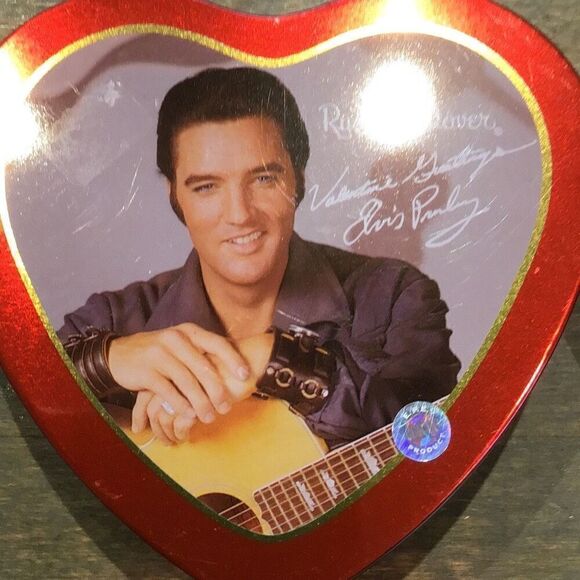 Set of four Elvis Presley collector valentine towns from Russell Stover - Picture 4 of 6
